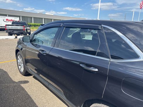 Used 2022 Ford Edge Titanium AWD/4WD image 17