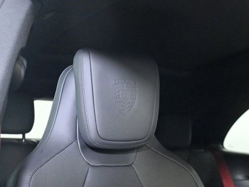 Certified 2025 Porsche Macan Electric image 24