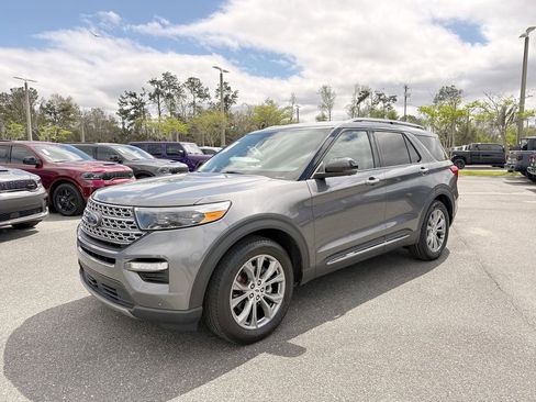 Used 2022 Ford Explorer Limited w/ Equipment Group 301A image 7