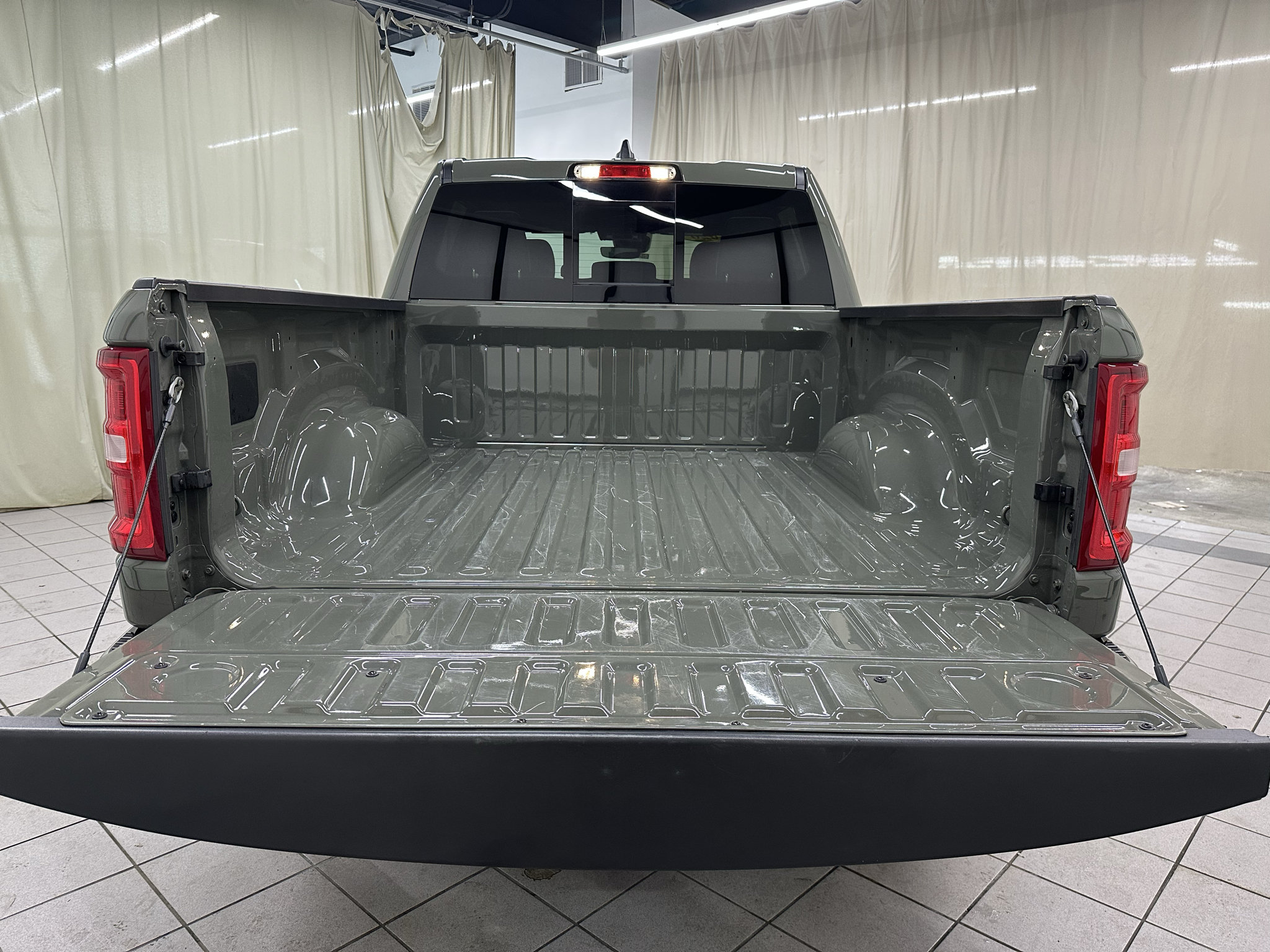 Used 2026 RAM 1500 Laramie AWD/4WD image 8