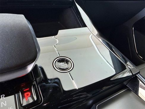 New 2025 Land Rover Range Rover Sport Dynamic SE image 31