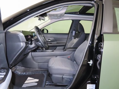 New 2026 Nissan Kicks SV w/ SV Premium Package image 4