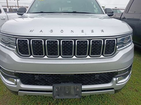 Used 2024 Jeep Wagoneer L Series II w/ Flexible Seating Group AWD/4WD image 7