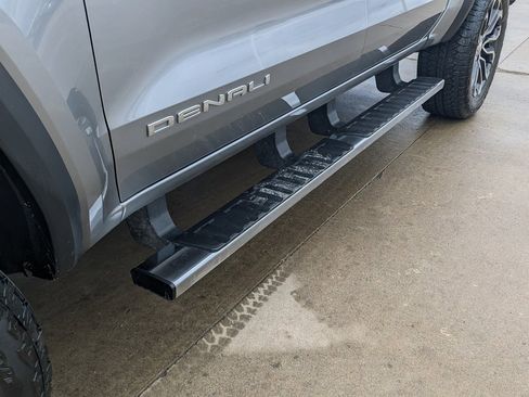 Used 2023 GMC Canyon Denali image 13