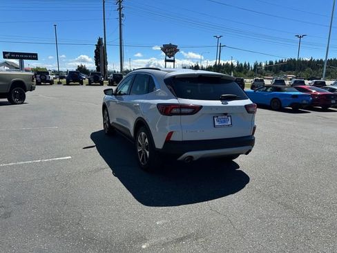 Certified 2025 Ford Escape Platinum AWD/4WD image 4