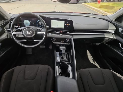 Certified 2024 Hyundai Elantra SEL w/ Convenience Package image 6