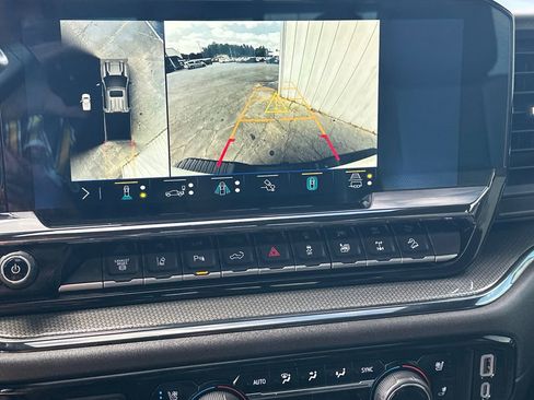 Used 2025 Chevrolet Silverado 2500 ZR2 w/ Technology Package AWD/4WD image 31