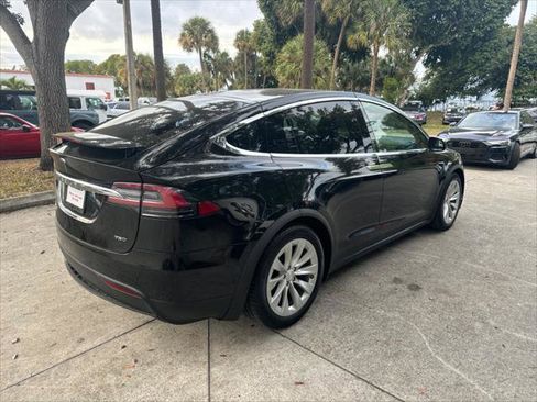Used 2017 Tesla Model X 75D image 6