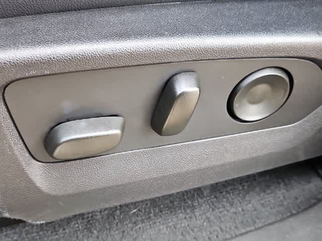Used 2024 Chevrolet Colorado LT w/ LT Convenience Package III RWD image 15