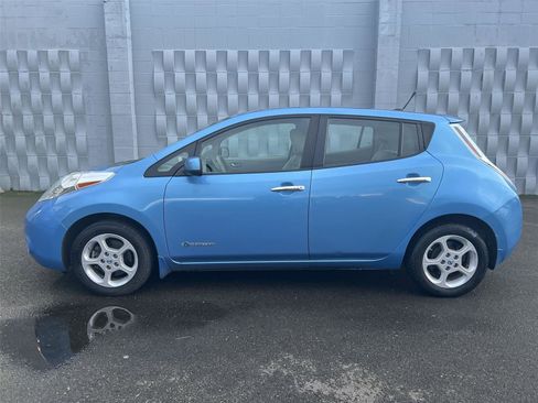 Used 2014 Nissan Leaf SV w/ LED & Quick Charge Package image 4