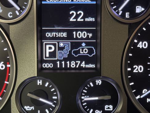 Used 2014 Lexus LX 570 4WD image 24