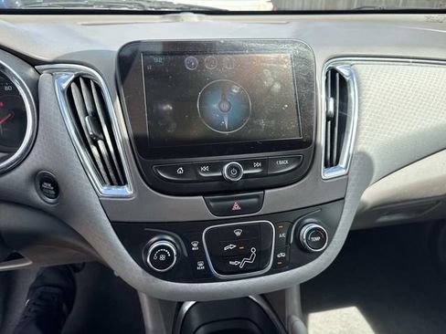 Used 2017 Chevrolet Malibu LT FWD image 24
