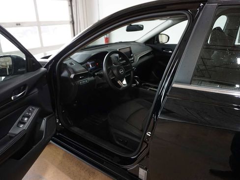 Used 2024 Nissan Altima 2.5 SV image 14