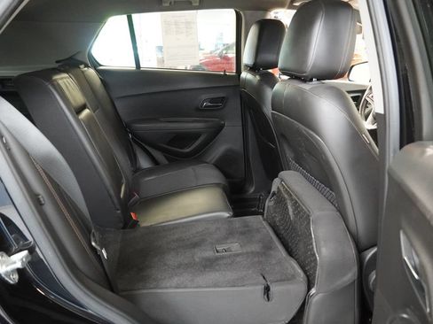 Used 2020 Chevrolet Trax LT w/ LT Convenience Package FWD image 31