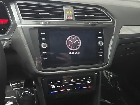 Used 2022 Volkswagen Tiguan SE R-Line image 25