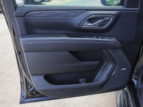 Used 2023 GMC Yukon SLT w/ SLT Luxury Package RWD image 33