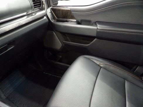 Used 2024 Ford F250 Lariat w/ Black Appearance Package image 25