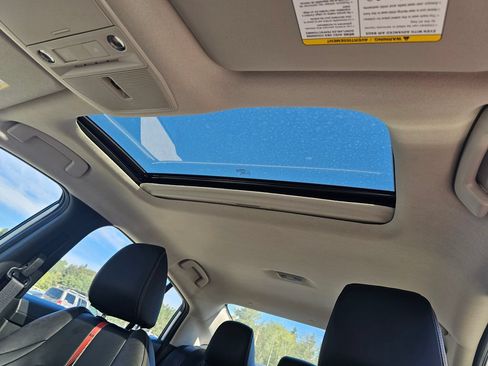 New 2026 Nissan Sentra SR w/ SR Premium Package FWD image 10