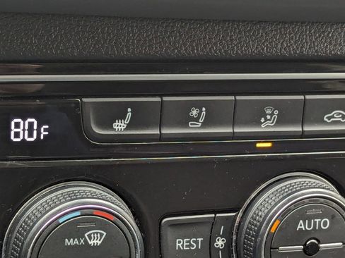 Used 2021 Volkswagen Atlas SEL Premium image 32