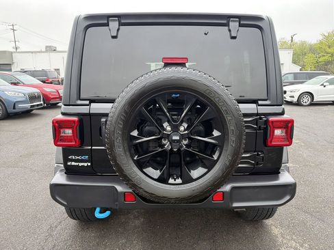 Used 2023 Jeep Wrangler Unlimited Sahara w/ Cold Weather Group AWD/4WD image 7