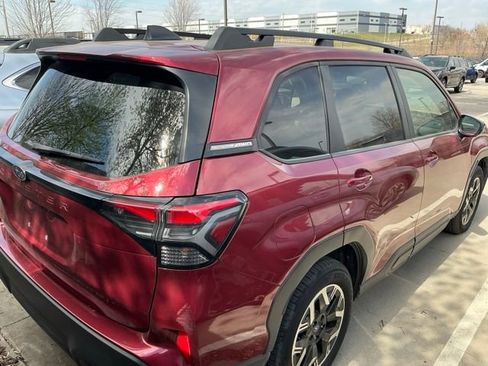 Used 2025 Subaru Forester Premium image 5