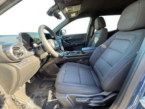 Used 2025 Chevrolet Equinox LT FWD image 9