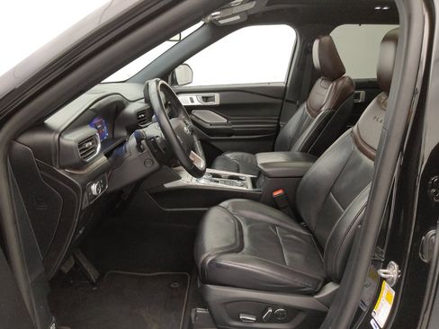 Used 2020 Ford Explorer Platinum w/ Premium Technology Package AWD/4WD image 17