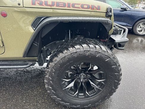 Used 2025 Jeep Wrangler Unlimited Rubicon AWD/4WD image 9