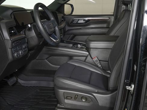 Used 2025 Chevrolet Suburban Z71 w/ Z71 Off-Road Package AWD/4WD image 15
