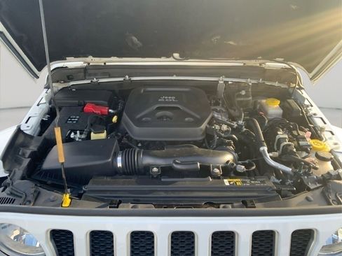Used 2018 Jeep Wrangler Unlimited Sahara image 20