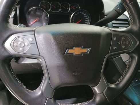 Used 2019 Chevrolet Suburban LT image 14