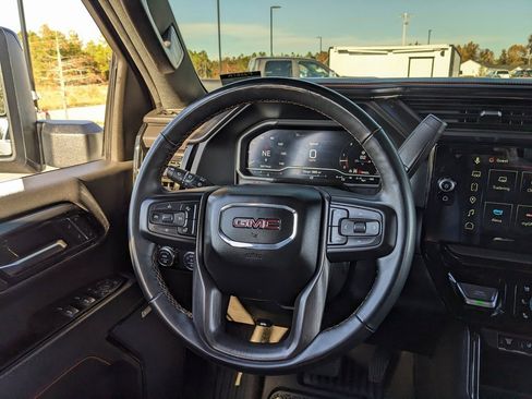 Used 2024 GMC Sierra 2500 AT4 image 27