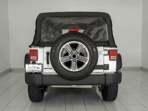 Used 2017 Jeep Wrangler Unlimited Sport AWD/4WD image 7
