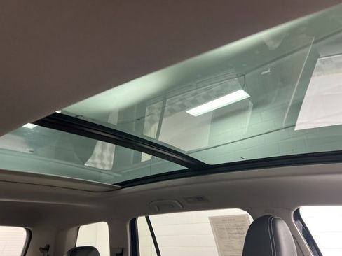 Used 2022 Volkswagen Atlas SEL R-Line image 27