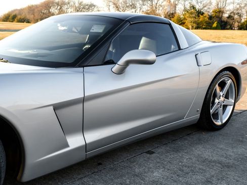Used 2006 Chevrolet Corvette Coupe w/ Preferred Equipment Group image 8