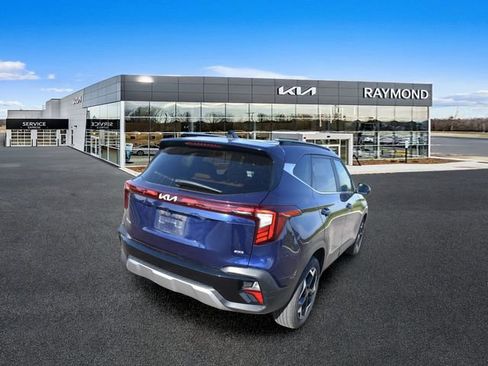 Used 2024 Kia Seltos EX AWD/4WD image 3