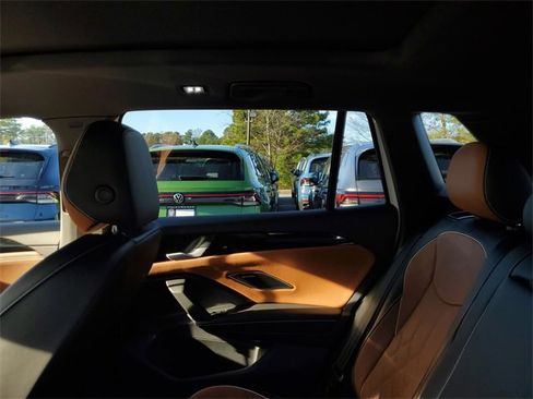 New 2026 Volkswagen Tiguan SEL R-Line image 10