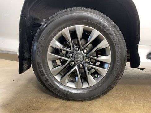 Used 2019 Lexus GX 460 image 45
