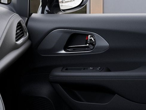 New 2026 Chrysler Pacifica Limited image 25