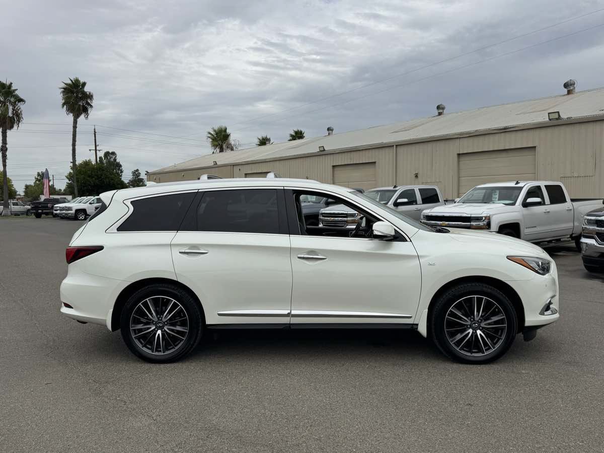 Used 2018 INFINITI QX60 Luxe w/ Deluxe Technology Package AWD/4WD image 11