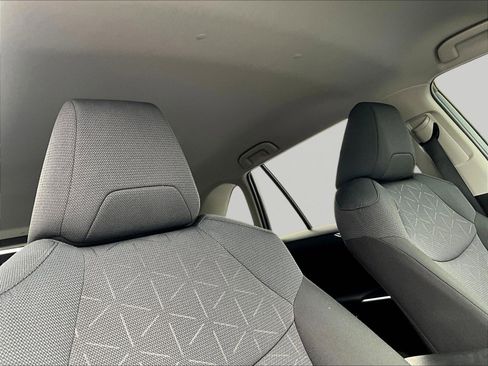 Used 2025 Toyota RAV4 XLE AWD/4WD image 24