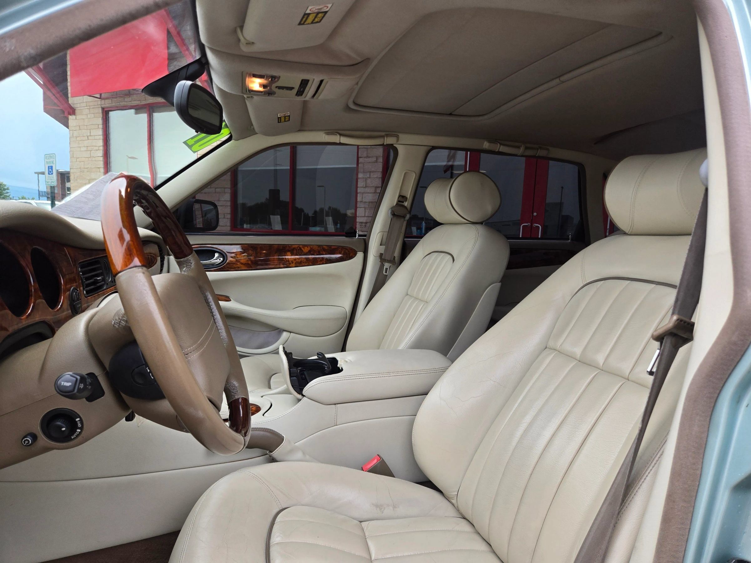 Used 2001 Jaguar XJ8 RWD image 10