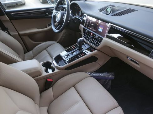 Certified 2026 Porsche Macan AWD/4WD image 36