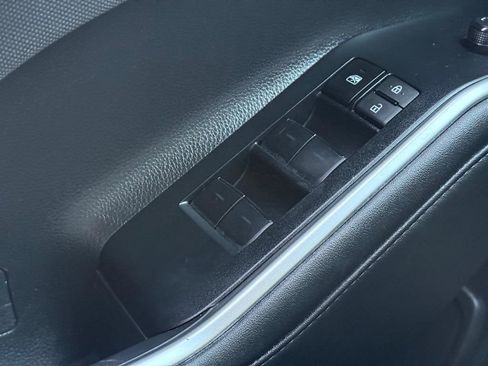 Used 2024 Toyota Highlander LE image 28