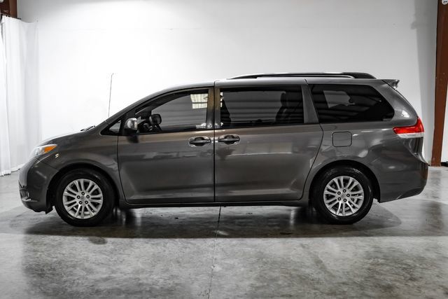 Used 2012 Toyota Sienna XLE FWD image 14
