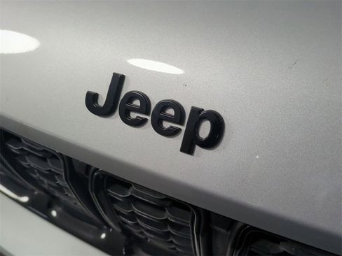 Used 2024 Jeep Grand Cherokee Altitude image 30