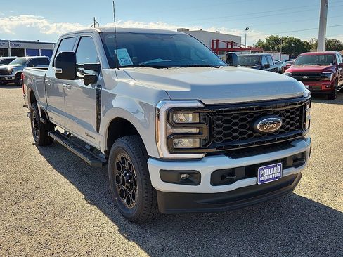 New 2026 Ford F250 Lariat w/ Black Appearance Package image 4