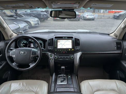 Used 2011 Toyota Land Cruiser image 22