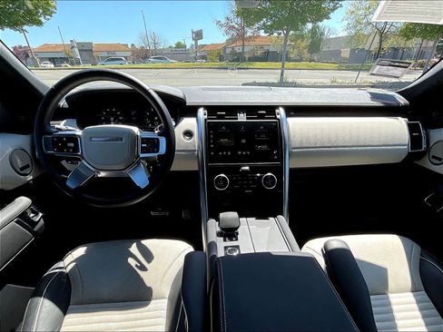 Used 2023 Land Rover Discovery HSE R-Dynamic AWD/4WD image 15