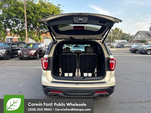 Used 2018 Ford Explorer XLT w/ Equipment Group 201A AWD/4WD image 28